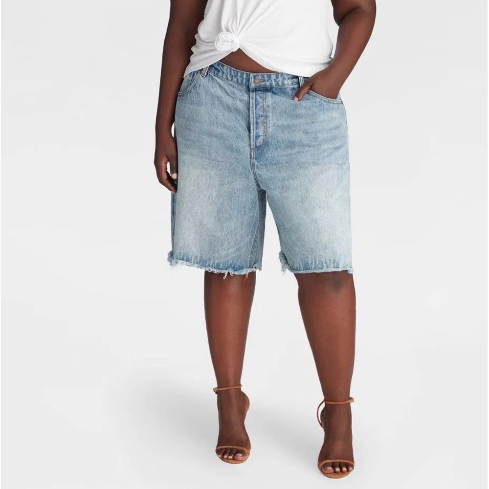 KBB by Kahlana Women Plus Size 28 Light Wash Raw Hem Denim Bermuda Shorts NEW